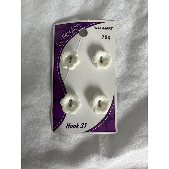 Le Bouton Buttons Mixed Lot 18 Buttons 2-Hole 4-Hole Sew Through - Picture 4 of 13